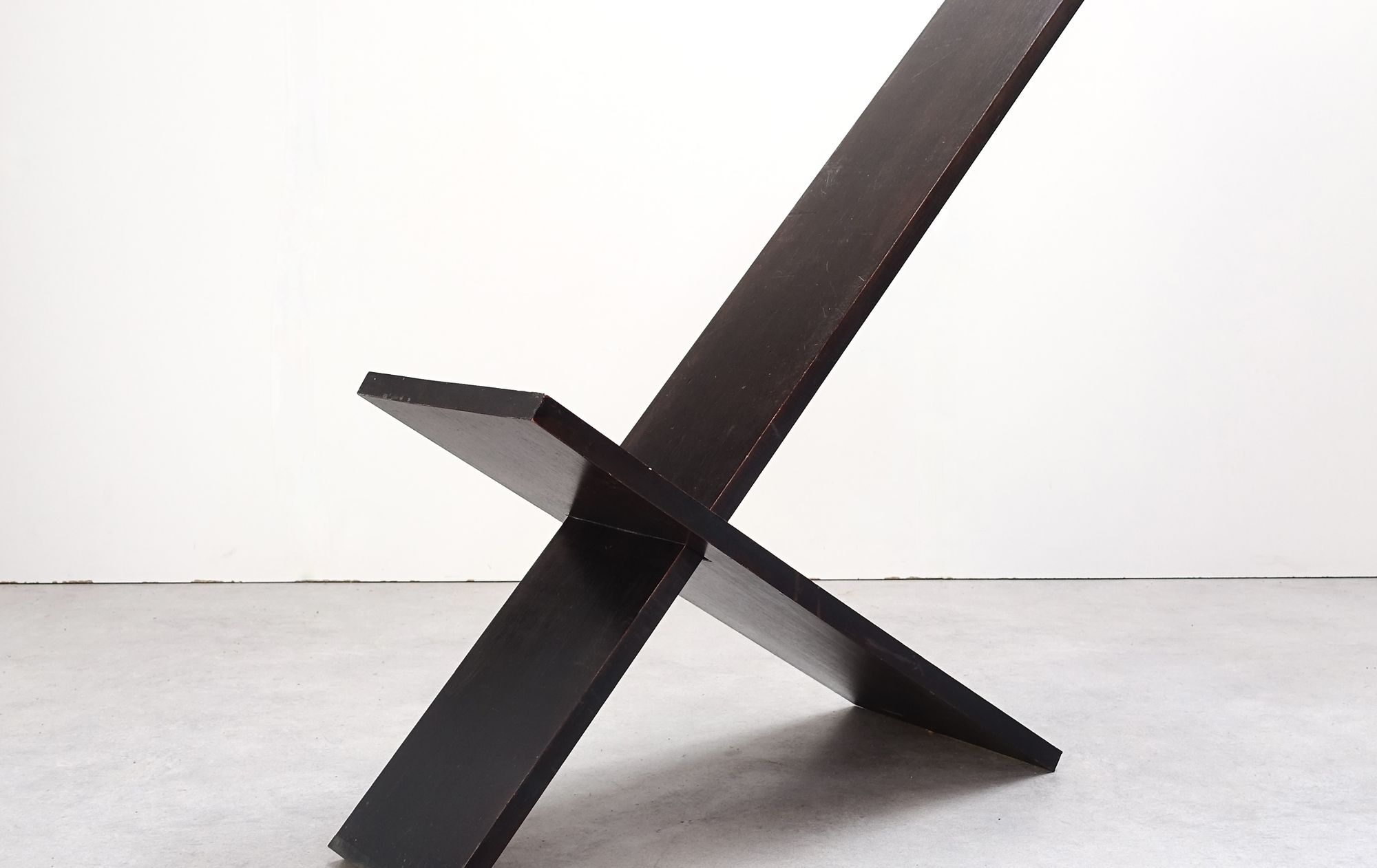 Minimalist chair by English designer De Graaff