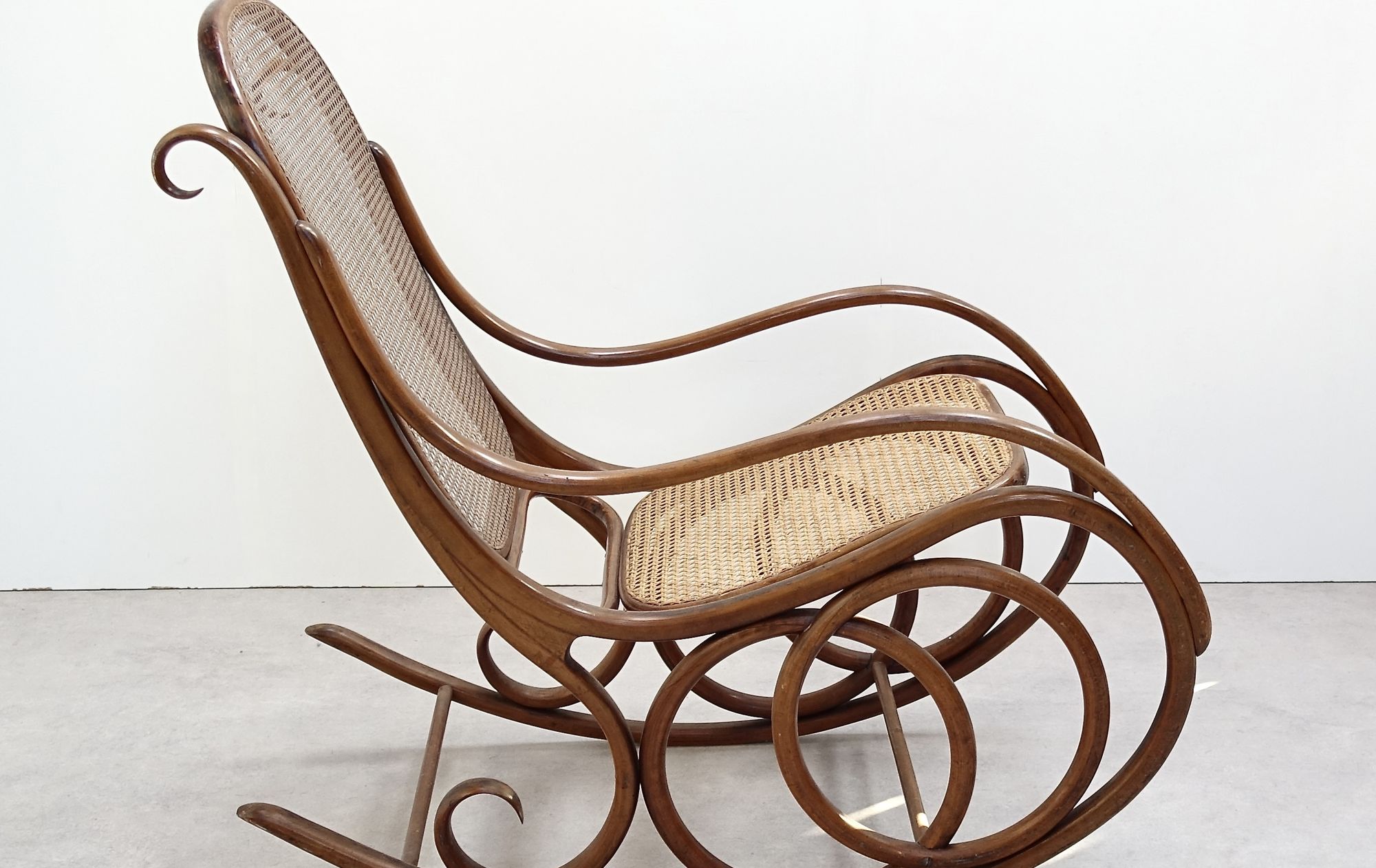 Beautiful bentwood chair typical of Michel Thonet's