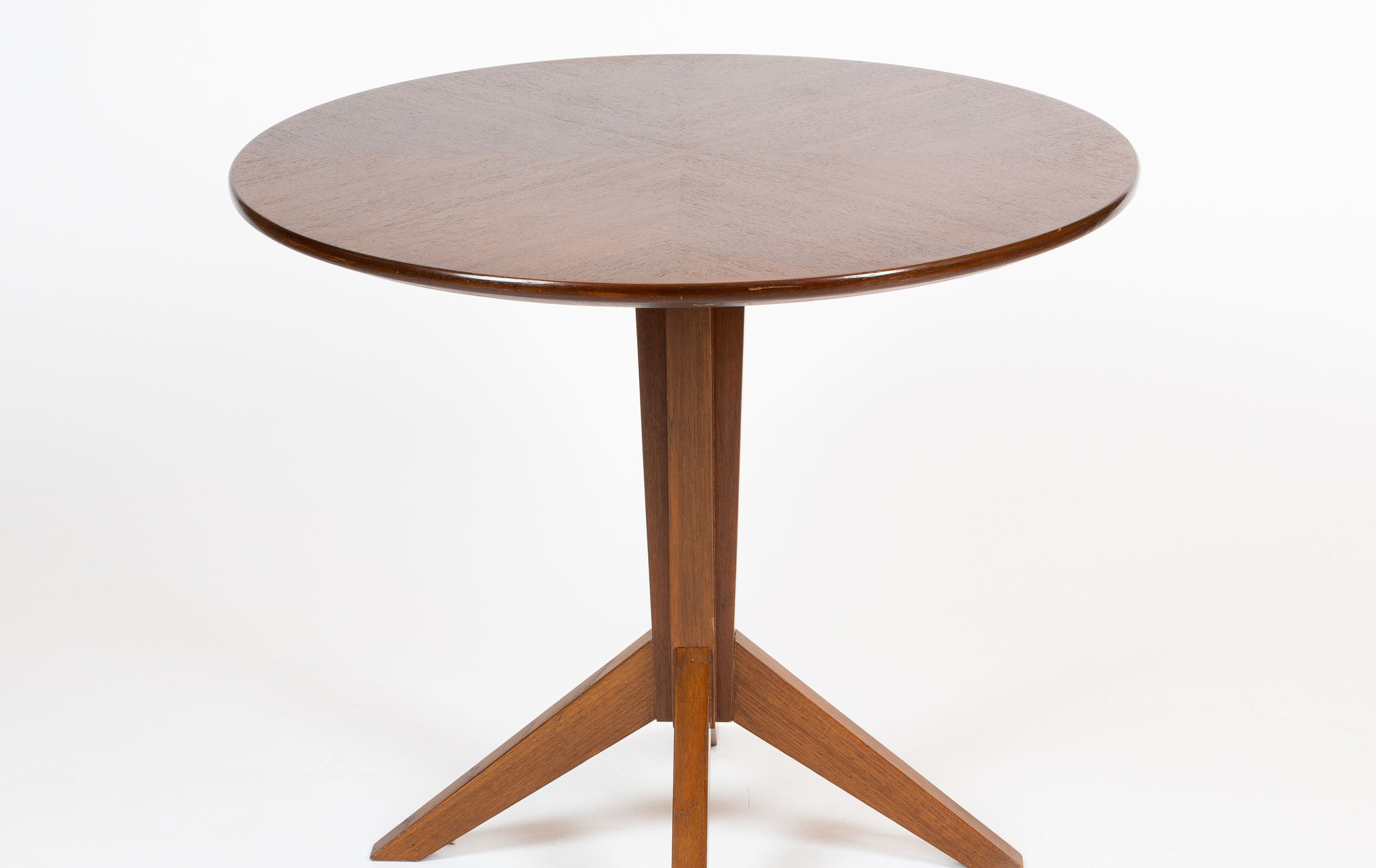 Pedestal table