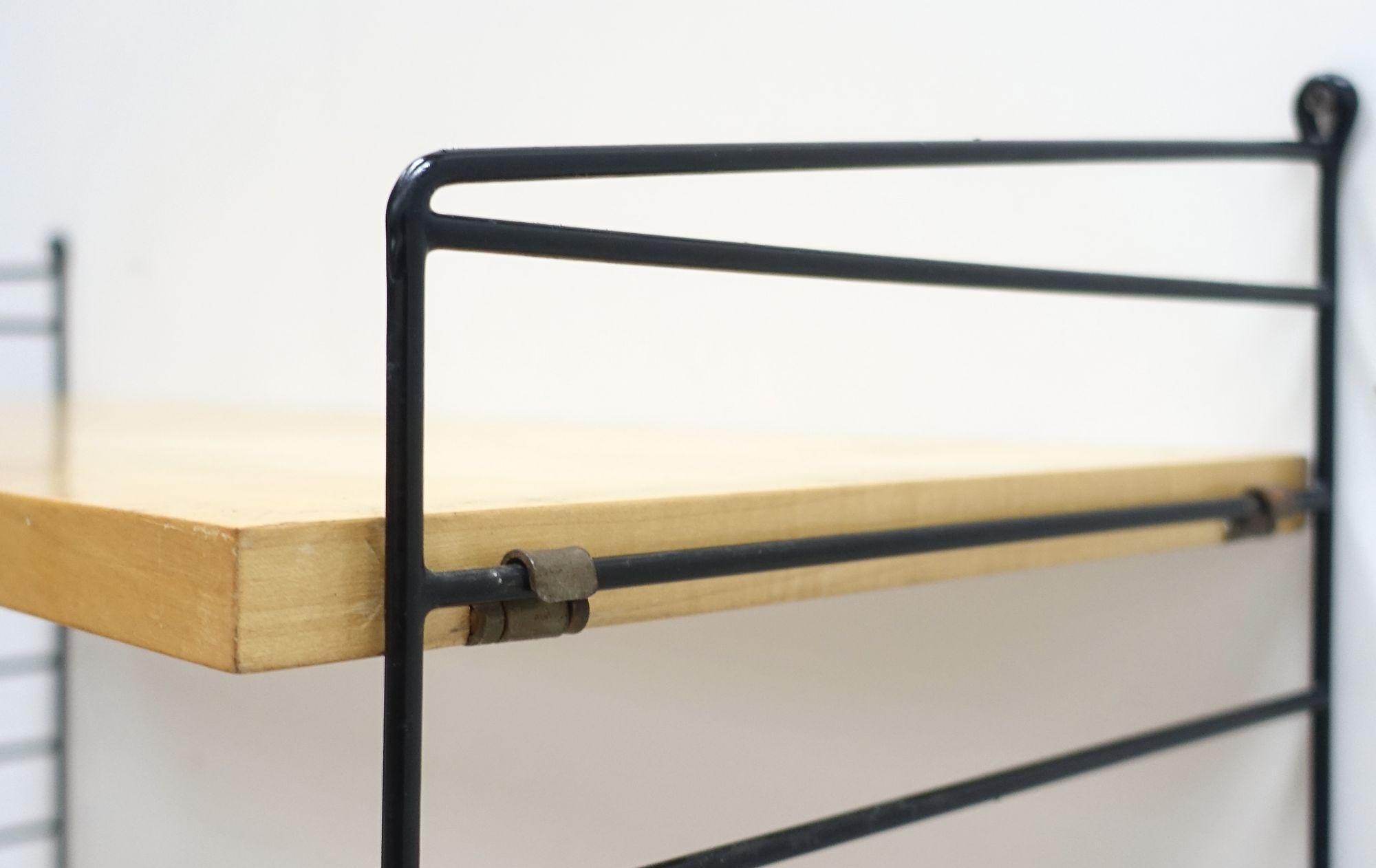 String wall shelf 60s