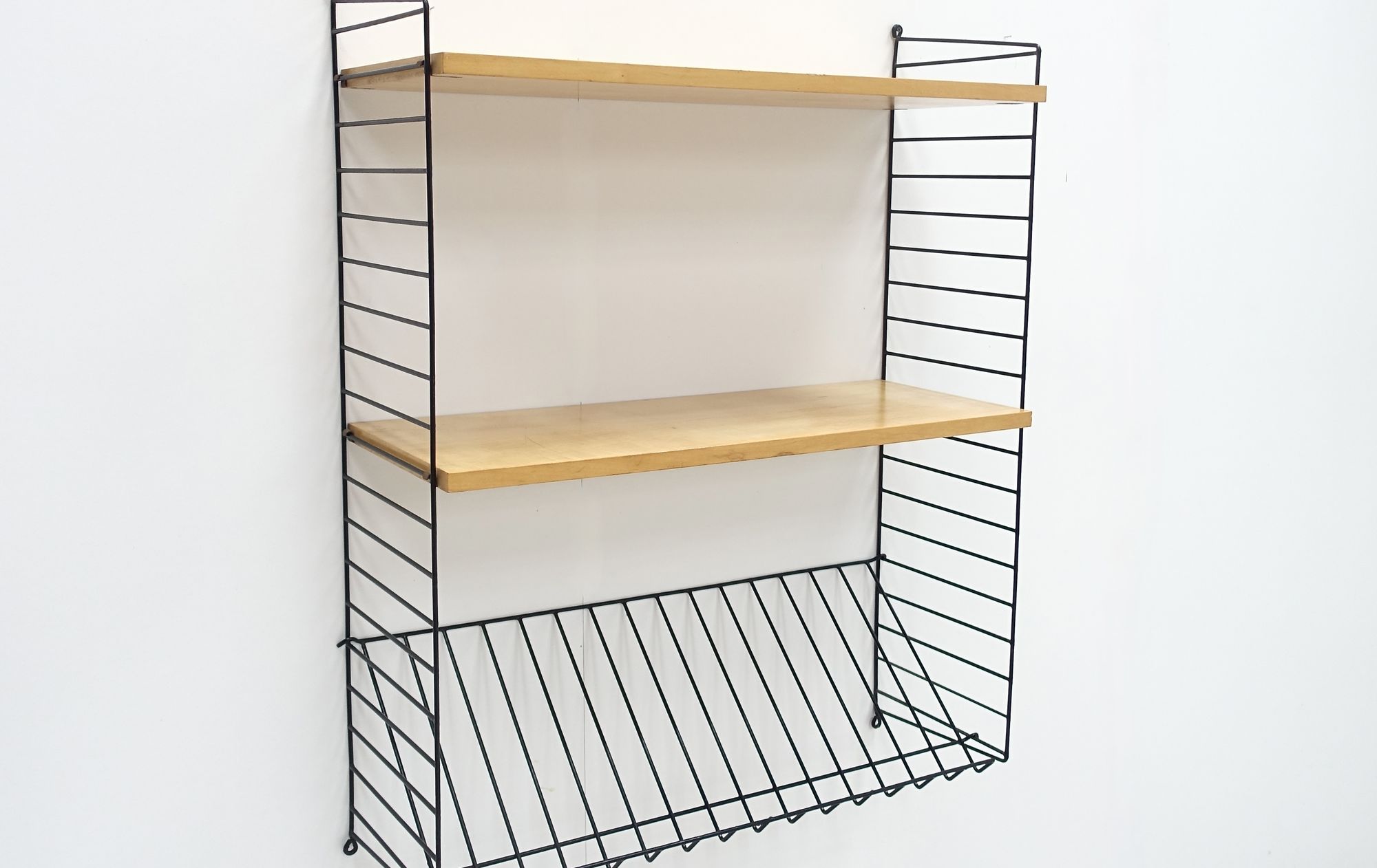 String wall shelf 60s